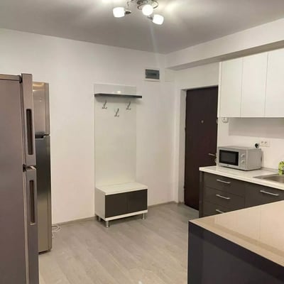 Alquiler a largo plazo de piso de 2 habitaciones, 60 m², en el distrito de Mamaia, Constanza, Rumanía