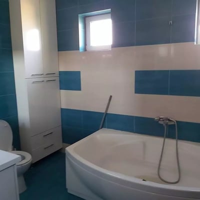 Langfristige Vermietung einer 2-Zimmer-Wohnung, 74 m², im Stadtteil Tomis Plus, Constanța, Rumänien