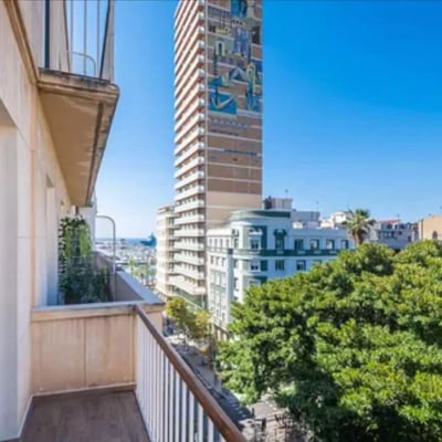 Location longue durée d’un appartement de 3 chambres, 150 m², à Alicante, Espagne