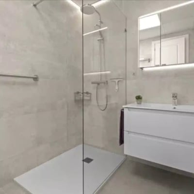 Location longue durée d’un appartement de 3 chambres, 150 m², à Alicante, Espagne