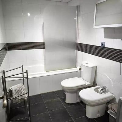 Langfristige Vermietung einer 3-Schlafzimmer-Wohnung, 120 m², in Alicante, Spanien