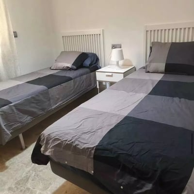 Langfristige Vermietung einer 3-Schlafzimmer-Wohnung, 120 m², in Alicante, Spanien