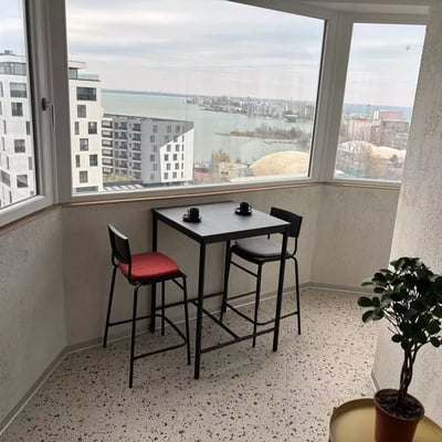 Alquiler a largo plazo de un piso de 3 habitaciones 80 m², distrito Tomis Nord, Constanza, Rumanía