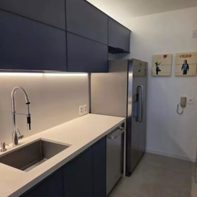 Long-term rental of a 2-room apartment, 74 m², Península, Rio de Janeiro, Brazil