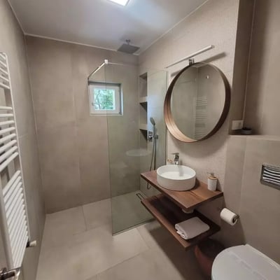 Location longue durée d’un appartement de 3 pièces, 74 m², à Constanța, Faleza Nord, Roumanie