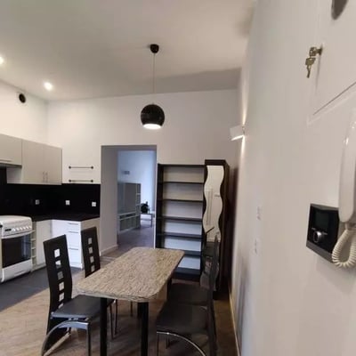 Langzeitmiete einer 1-Zimmer-Wohnung im Stadtteil Kazimierz, Krakau, Polen