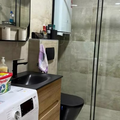 Alquiler a largo plazo de un piso de 3 habitaciones, 84 m², en el distrito de Voždovac, Belgrado, Serbia