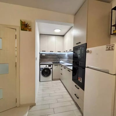 Alquiler a largo plazo de un piso de 3 habitaciones en Varna, Bulgaria