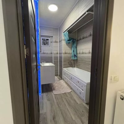 Location longue durée d’un appartement de 2 pièces, 60 m², Constanța, Roumanie