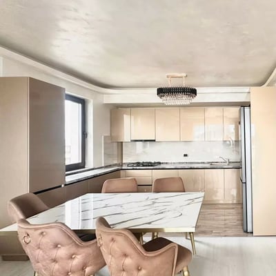 Langzeitmiete einer 4-Zimmer-Wohnung, 100 m², im Stadtteil Coresi, Brașov, Rumänien