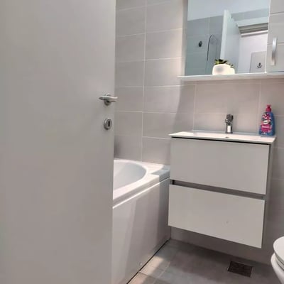 Location longue durée d’un appartement de 2 pièces, 50 m², à Tomis Plus, Constanța, Roumanie