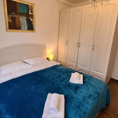 Alquiler a largo plazo de un piso de 2 habitaciones, 60 m², en el distrito Old Center, Constanza, Rumanía