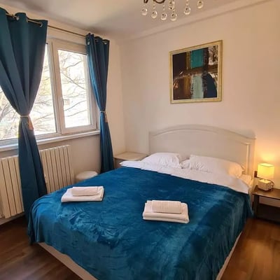 Alquiler a largo plazo de un piso de 2 habitaciones, 60 m², en el distrito Old Center, Constanza, Rumanía