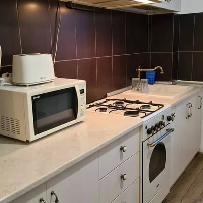 Alquiler a largo plazo de un piso de 2 habitaciones, 60 m², en el distrito Old Center, Constanza, Rumanía