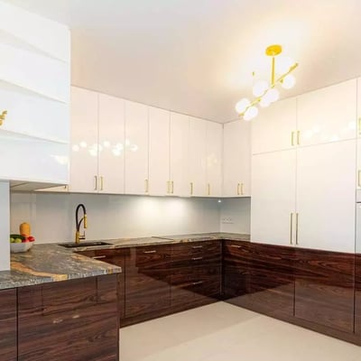 Long-term rental of a 4-room apartment, 93 m², in Śródmieście Północne district, Warsaw, Poland