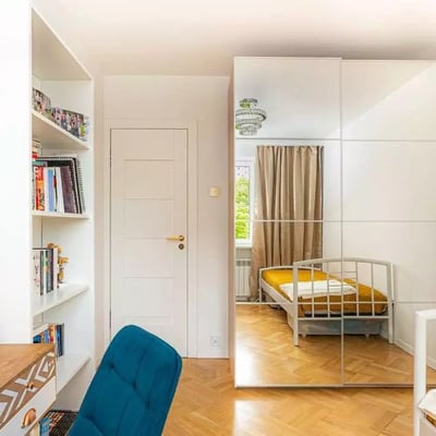 Long-term rental of a 4-room apartment, 93 m², in Śródmieście Północne district, Warsaw, Poland