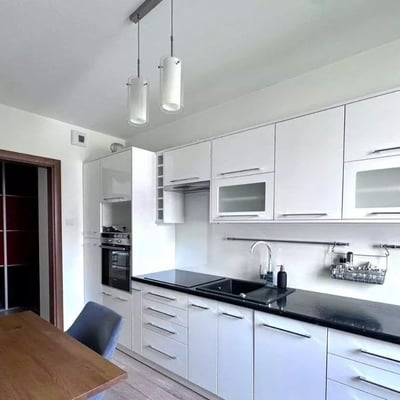 Langzeitmiete einer 2-Zimmer-Wohnung, 50 m², im Stadtteil Podgórze, Krakau, Polen