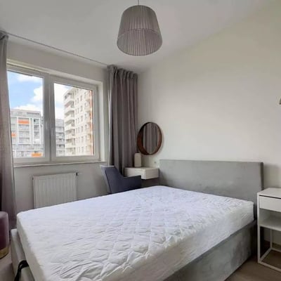 Alquiler a largo plazo de un piso de 2 habitaciones, 50 m², en el distrito de Podgórze, Cracovia, Polonia