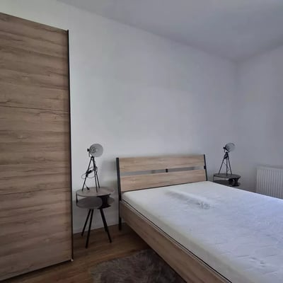 Langzeitmiete einer 2-Zimmer-Wohnung, 44 m², im Stadtteil Stare Miasto, Krakau, Polen