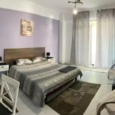 Location longue durée d’un appartement d’une pièce, 45 m², à Faleza Nord, Constanța, Roumanie