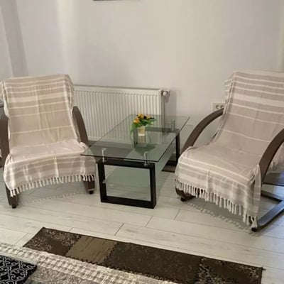 Location longue durée d’un appartement d’une pièce, 45 m², à Faleza Nord, Constanța, Roumanie