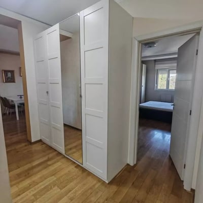 Alquiler a largo plazo de un piso de 2 habitaciones, 60 m², en el distrito de Voždovac, Belgrado, Serbia