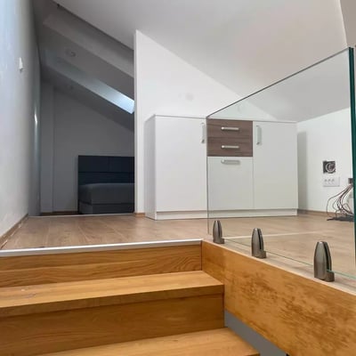 Location longue durée d’un appartement de 4 pièces, 88 m², à Zemun, Belgrade, Serbie