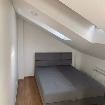 Location longue durée d’un appartement de 4 pièces, 88 m², à Zemun, Belgrade, Serbie