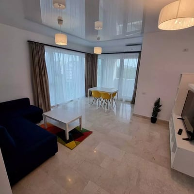 Alquiler a largo plazo de un piso de 2 habitaciones, 65 m², en Constanza, Rumanía