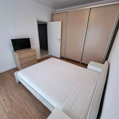 Alquiler a largo plazo de un piso de 2 habitaciones, 65 m², en Constanza, Rumanía