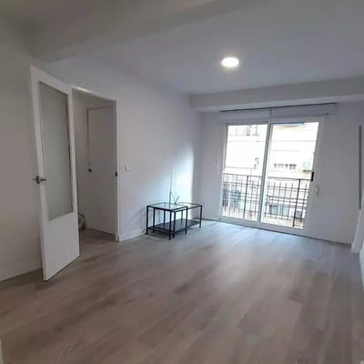 Langzeitmiete einer 3-Schlafzimmer-Wohnung, 90 m², in Alicante, Spanien