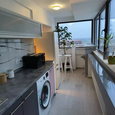 Langzeitmiete einer 3-Zimmer-Wohnung, 100 m², im Stadtteil Tomis Plus, Constanța, Rumänien