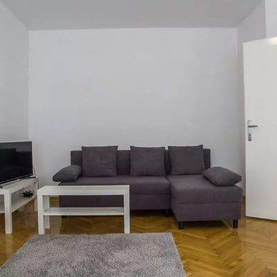 Langzeitmiete einer 2-Zimmer-Wohnung, 37 m², im Stadtzentrum, Belgrad, Serbien