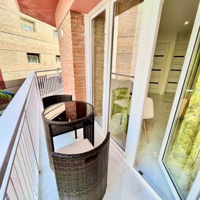 Alquiler a largo plazo de un piso de 1 dormitorio, 43 m², en Alicante, España