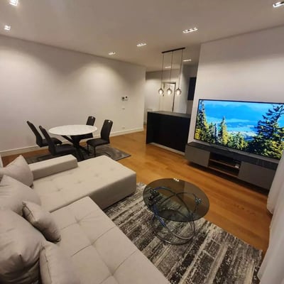 Alquiler a largo plazo de un piso de 2 habitaciones, 67 m², Belgrado, Serbia