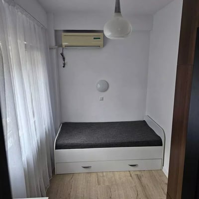 Alquiler a largo plazo de un piso de 2 habitaciones, 48 m², distrito Chiajna, Bucarest, Rumanía