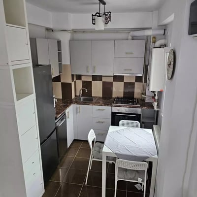 Alquiler a largo plazo de un piso de 2 habitaciones, 48 m², distrito Chiajna, Bucarest, Rumanía