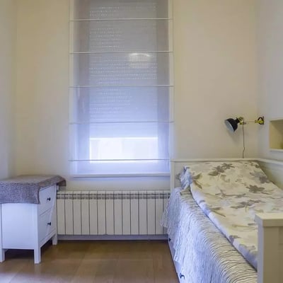 Alquiler a largo plazo de un apartamento de 3 habitaciones, 85 m², en Vračar, Belgrado, Serbia