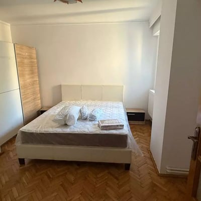 Long-term rental of a 4-room apartment, 85 m², in Tomis II, Constanța, Romania