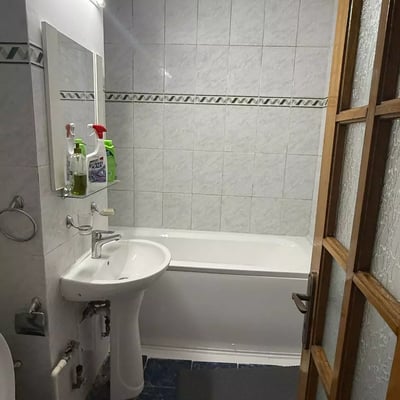 Long-term rental of a 4-room apartment, 85 m², in Tomis II, Constanța, Romania