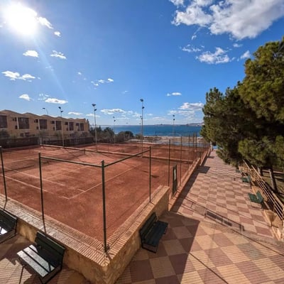 Langzeitmiete einer 3-Schlafzimmer-Wohnung, 100 m², in Alicante, Spanien