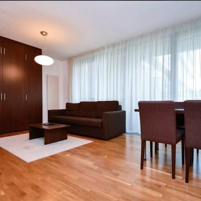 Langzeitmiete einer 2-Zimmer-Wohnung, 51 m², in Staré Mesto, Bratislava, Slowakei