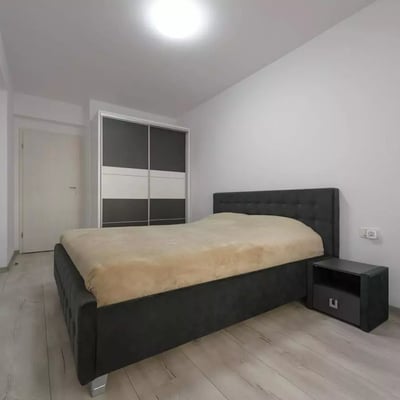 Location longue durée d’un appartement de 2 pièces, 61 m², à Tomis Plus, Constanța, Roumanie