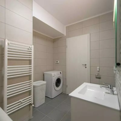 Location longue durée d’un appartement de 2 pièces, 61 m², à Tomis Plus, Constanța, Roumanie