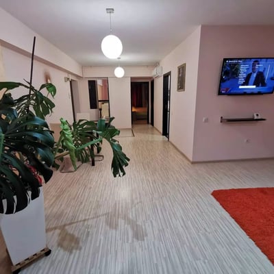 Location longue durée d’un appartement de 2 pièces, 60 m², à Constanța, Roumanie