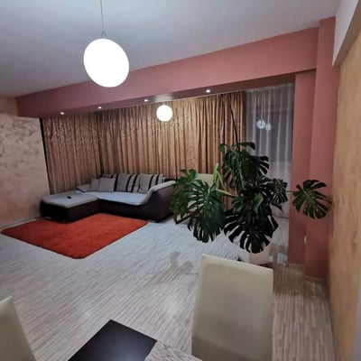 Location longue durée d’un appartement de 2 pièces, 60 m², à Constanța, Roumanie