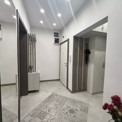 Alquiler a largo plazo de un apartamento de 4 habitaciones, 100 m², en Varna, Bulgaria