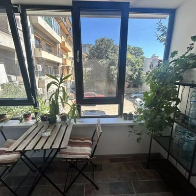 Alquiler a largo plazo de un apartamento de 4 habitaciones, 100 m², en Varna, Bulgaria