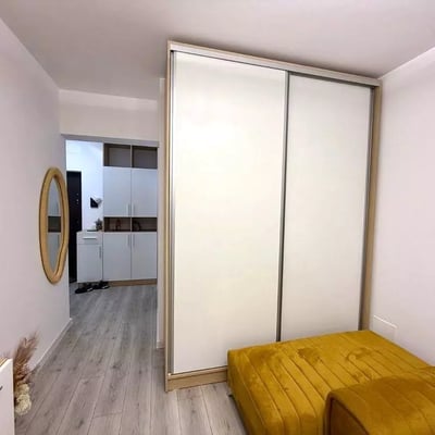 Location longue durée d’un appartement d’une pièce, 35 m², à Sector 6, Bucarest, Roumanie