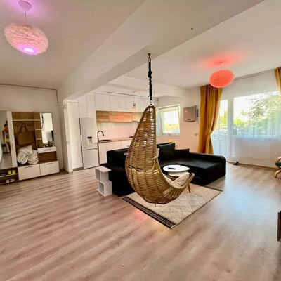 Alquiler a largo plazo de un apartamento de 2 habitaciones, 72 m², en Tomis Plus, Constanza, Rumanía